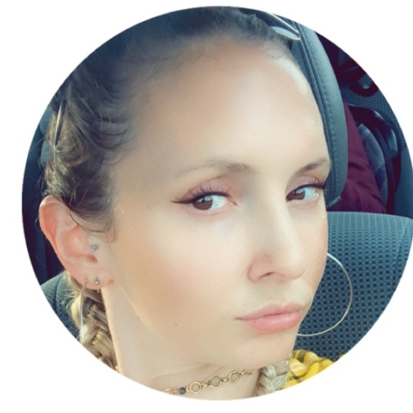 Meet your Posher, Taylor - Picture 3 of 3